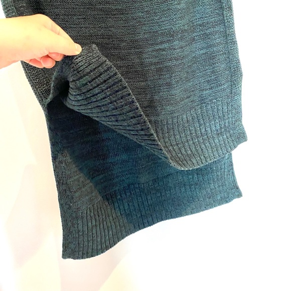 Banana Republic Knit Turtleneck - XS - Picture 3 of 4